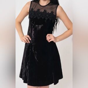 Vintage Scott McClintock velvet women’s dress lace and mesh shoulders